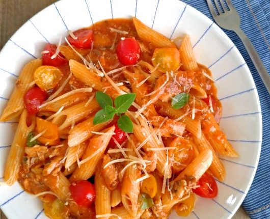 Macarrão com sardinha no molho de tomate