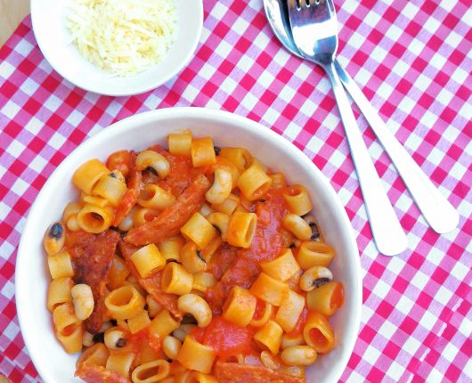 Macarrãozinho com salame da Nigella (uma panela só)