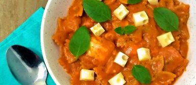 Massa caprese cremosa em uma panela só