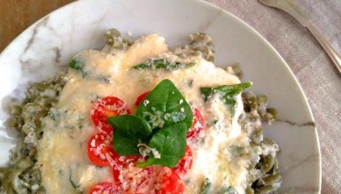 Massa com molho branco e espinafre (sem lactose, vegana)