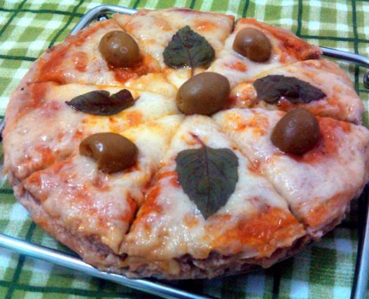 Meatzza (pizza sem massa com base de carne moída)