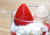 Merengue de morango com chantilly