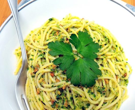 Molho pesto brasileiro