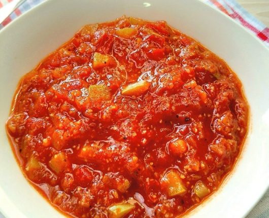 Molho de tomates e abobrinha