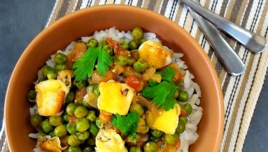 Muttar Paneer (refogado de ervilha e tomate com queijo grelhado)