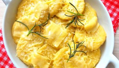 Gnocchi alla romana (nhoque de semolina gratinado)