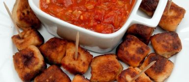 Nhoque tostadinho na manteiga com molho de tomate