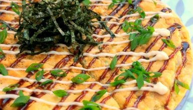 Okonomiyaki (omelete japonesa com vegetais)