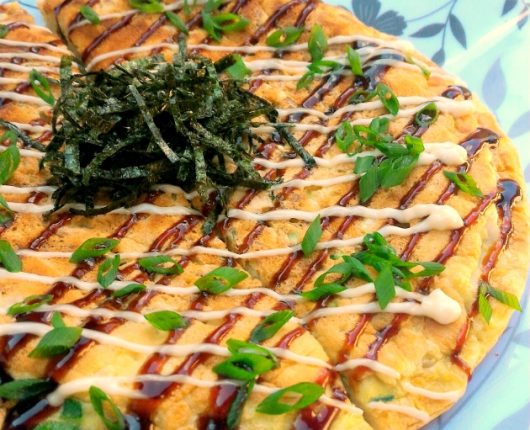 Okonomiyaki (omelete japonesa com vegetais)