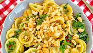 Orecchiette com brócolis e castanhas