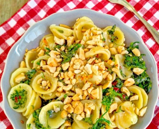 Orecchiette com brócolis e castanhas