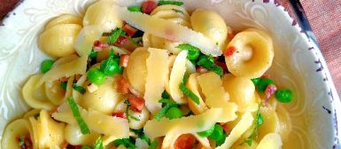Orecchiette com ervilhas e bacon