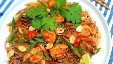 Pad thai de camarão (macarrão tailandês)