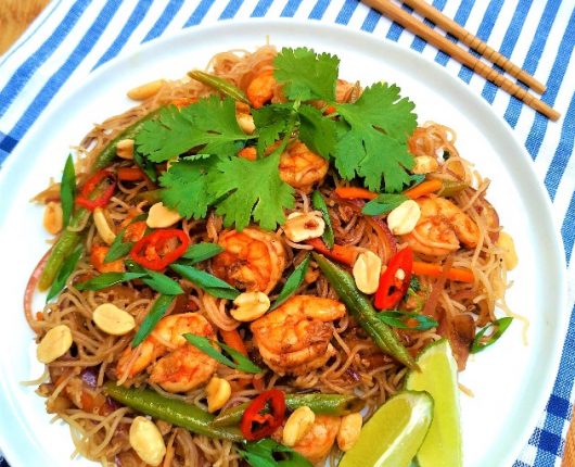 Pad thai de camarão (macarrão tailandês)