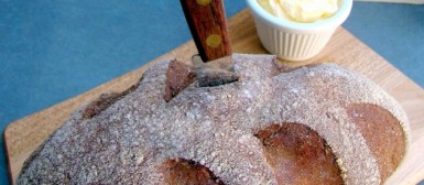 Pão australiano (Aussie Bread) com manteiga cremosa do Outback