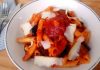 Pasta alla Norma (com molho de tomate, berinjela, alho, manjericão e pimenta calabresa)