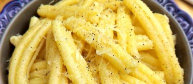 Pasta cacio e pepe (macarrão com queijo e pimenta do reino)