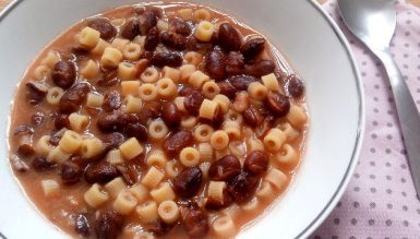 Pasta e fagioli (sopa de feijão com macarrão)