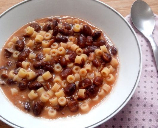 Pasta e fagioli (sopa de feijão com macarrão)