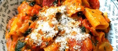 Pasta Salami alla Vodka (massa e salame ao molho com vodca)