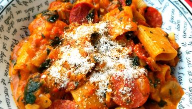 Pasta Salami alla Vodka (massa e salame ao molho com vodca)