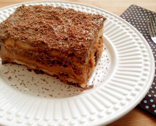 Pavê delicioso de doce de leite com chocolate (sem glúten e sem lactose)