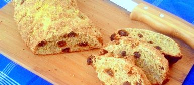 “Peeta’s Burnt Bread” do filme Jogos Vorazes (pão sem sova com nozes e passas)
