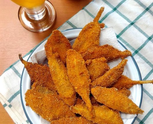 Peixinho da horta (folhas de Stachys byzantina empanadas)