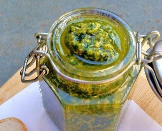 Pesto de folhas da couve flor