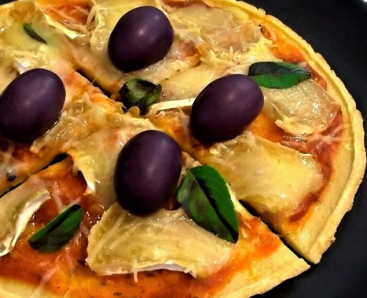 Pizza de crepioca na frigideira (sem glúten)