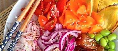 Poke colorido com atum fresco