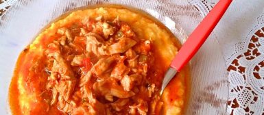 Polenta con pollo al pomodoro (polenta com frango ao tomate fresco)