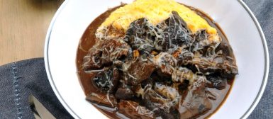 Polenta mole com queijo e funghi ao vinho