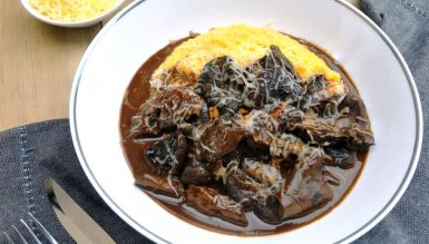 Polenta mole com queijo e funghi ao vinho