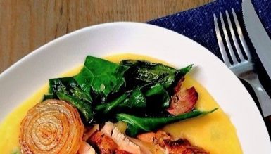 Polenta cremosa com couve