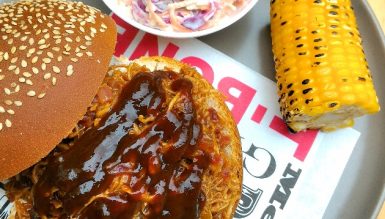 Pulled chicken (frango na cerveja com molho barbecue)