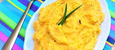 Purê de mandioquinha com cebola tostada