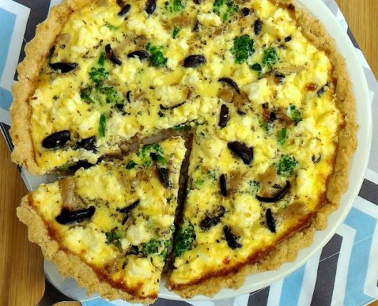 Quiche de brócolis, cogumelos e ricota fresca (sem glúten)