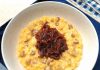 Risoto de bacon com cheddar e cebolas caramelizadas
