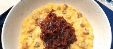Risoto de bacon com cheddar e cebolas caramelizadas