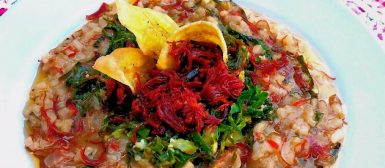 Risoto de carne seca com couve e chips de banana