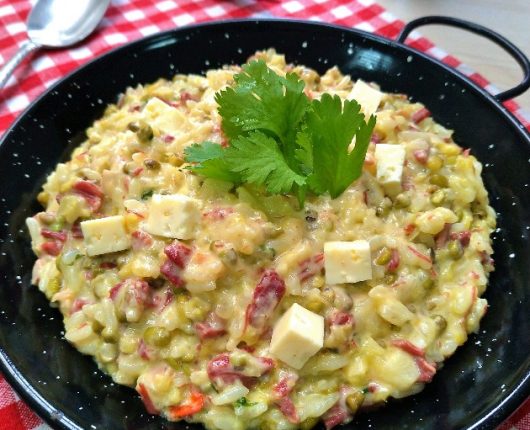 Rubacão (arroz com feijão verde, charque, queijo coalho e nata)