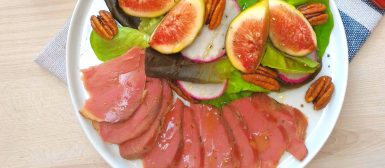 Salada com figo, nozes e pato