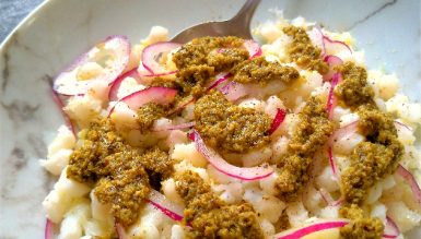 Salada de canjica com molho pesto