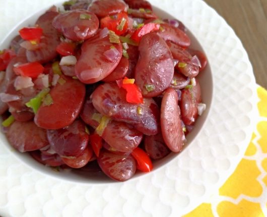 Salada (morna ou não) de favas rajadas