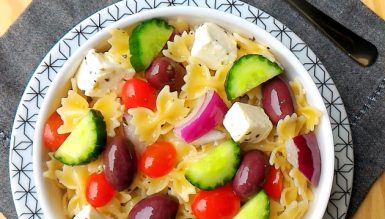 Salada de macarrão a grega
