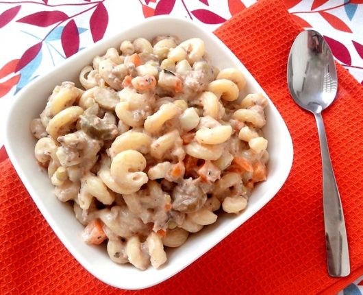 Salada de macarrão com atum