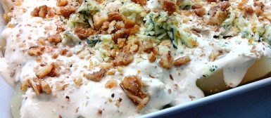 Salada de peras com creme de gorgonzola e nozes