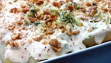 Salada de peras com creme de gorgonzola e nozes