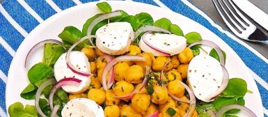 Salada de grão de bico com agrião e muçarela de búfala